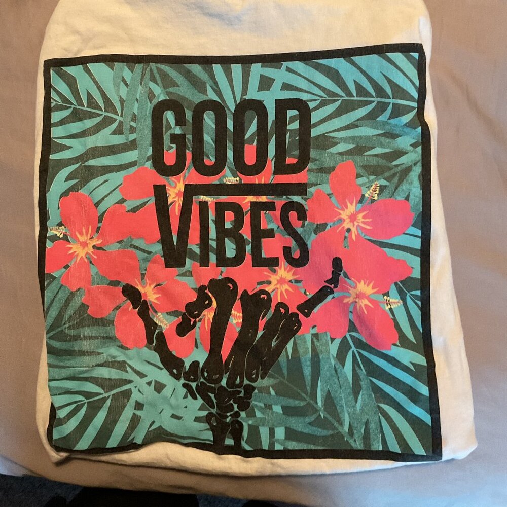 2 pairs - Hurley Beach Vibes shirts